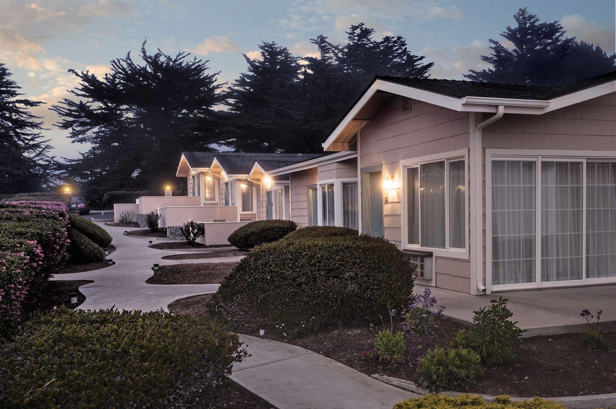 Cambria Landing Inn And Suites Exterior foto